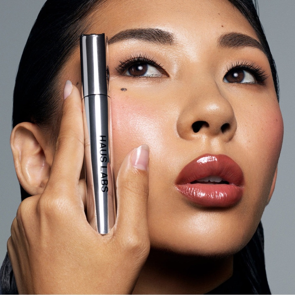 Haus Labs By Lady Gaga
B STRUCTURAL VOLUMIZING + LENGTHENING MASCARA